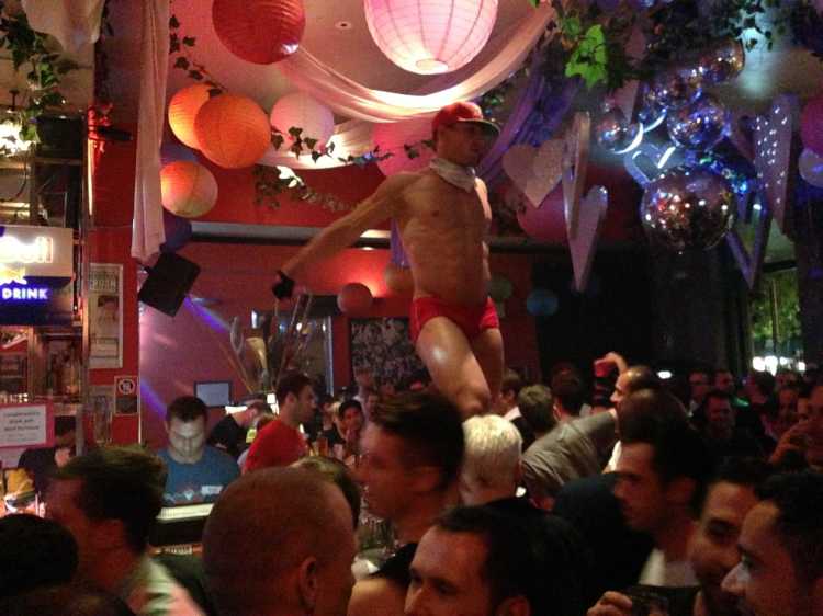 Full disclosure: This is Sydney but it’s a hot pic