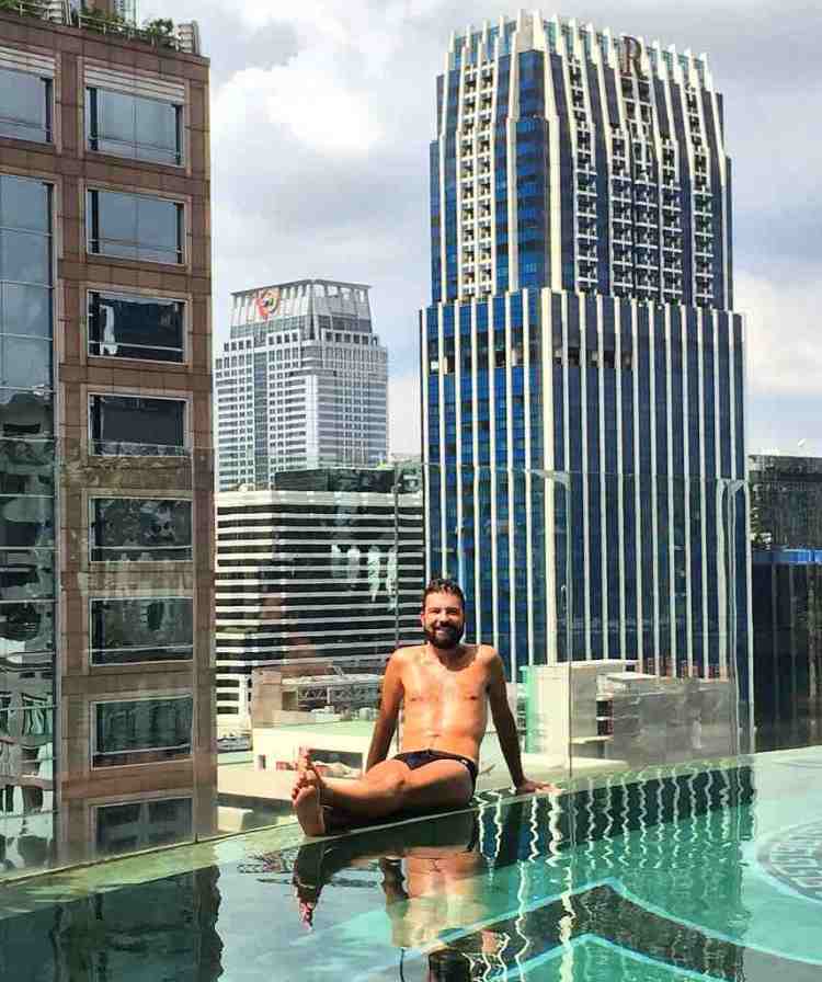 Sergio in the Land of Smiles (Thailand) and in ManAboutWorld gay travel magazine